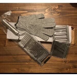 Vegetable and fruit slicer